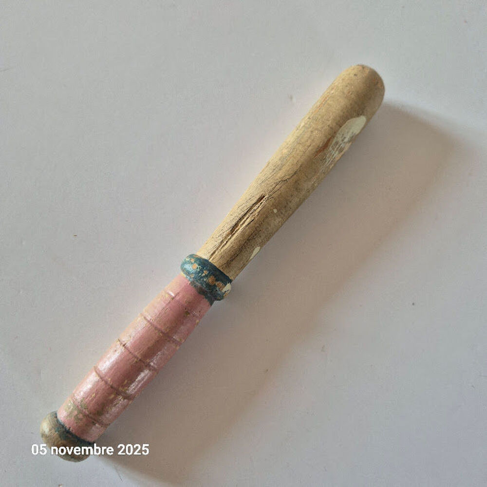 Baton de police vintage, jouet d'enfants, ancien, en bois p 
