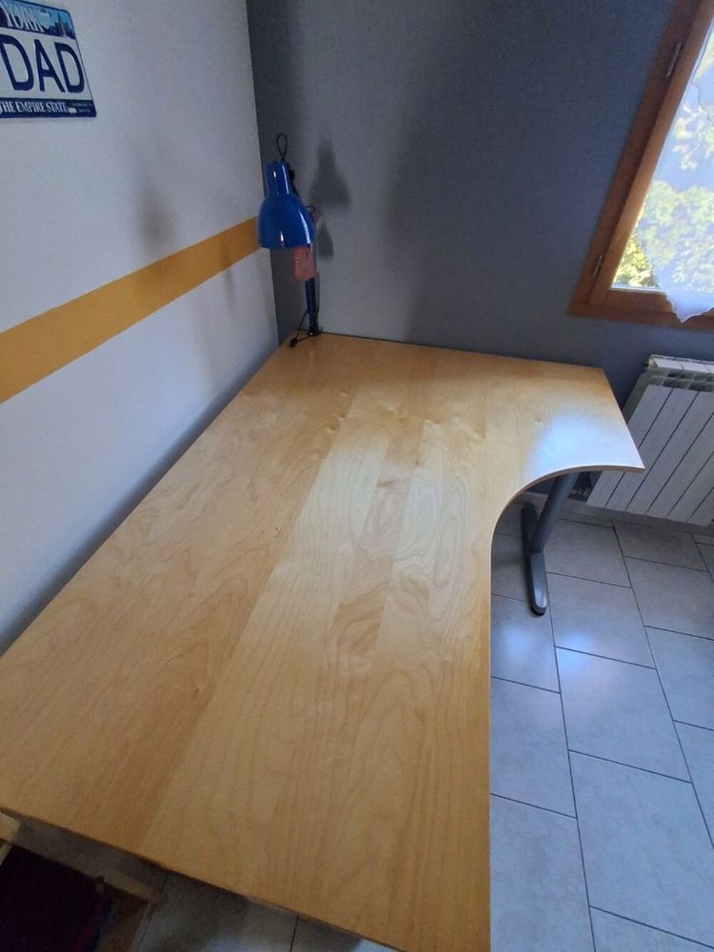 Bureau avec plateau incurv&eacute; Meubles