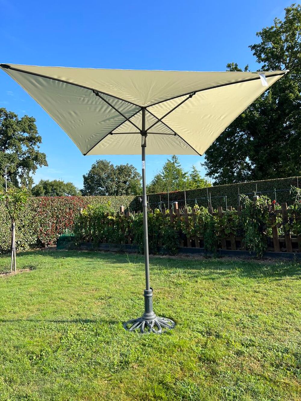 Parasol et support fonte
Jardin