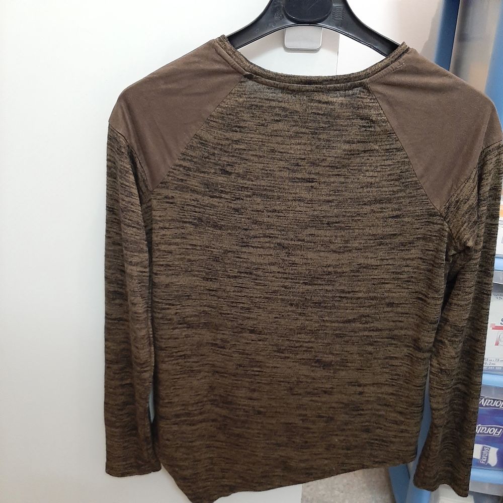 PULL FIN FEMME MARQUE BERSHKA TAILLE S (36-38)
Vtements