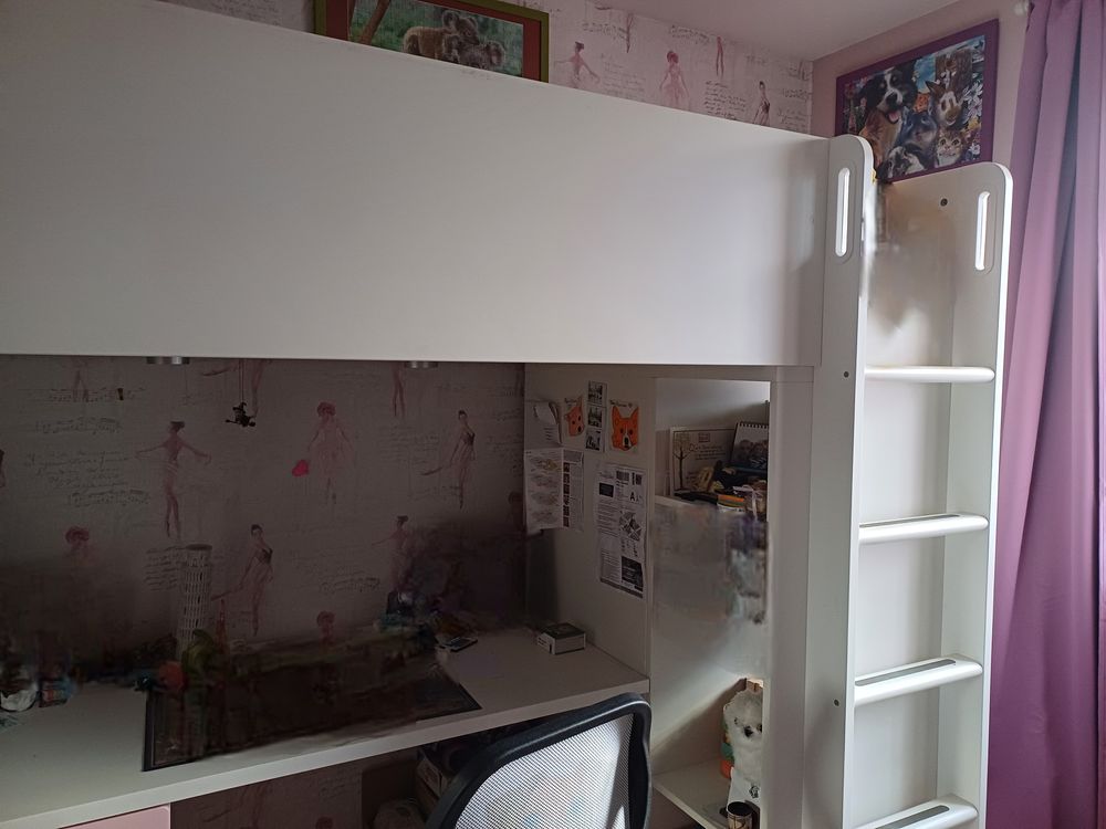 Lit mezanine ikea STUVA + bon matela + coffre &agrave; jouet rose Meubles