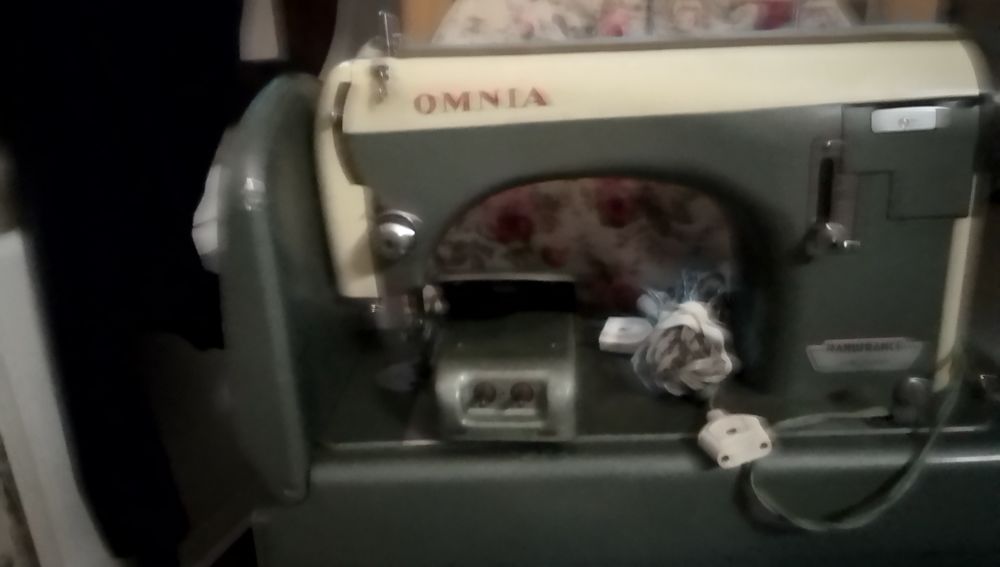 Machine a coudre marque omnia Electroménager