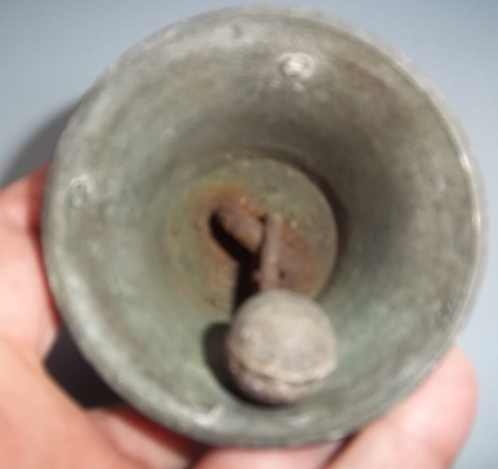 cloche n&deg; 8 laiton ? 