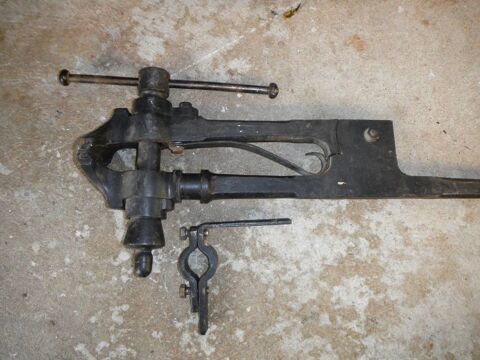  Etau sur pied 80 Villeneuve-le-Roi (94)