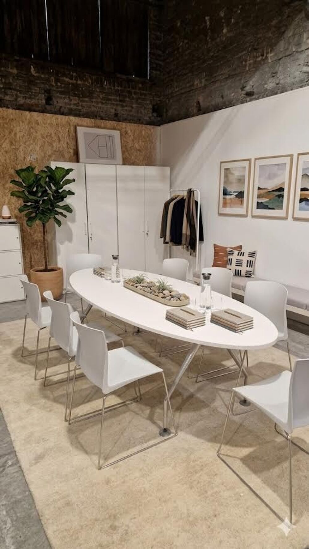 Table de r&eacute;union en bois avec ou sans passe cable
Meubles