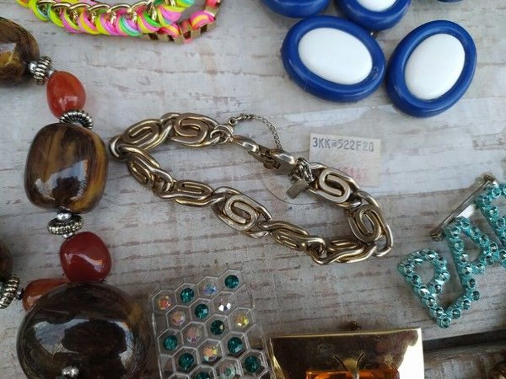 Lot Bijoux fantaisie Vintage Mode 
Bijoux et montres