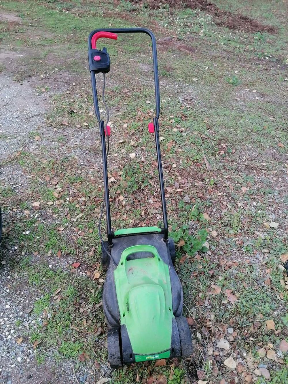 Tondeuse &eacute;lectrique Florabest 1200 W avec bac de ramassage Jardin