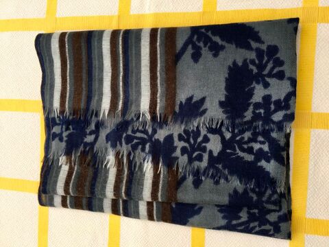 charpe made in Italy, pure laine ; Excellent tat 30 L'Isle-Jourdain (32)