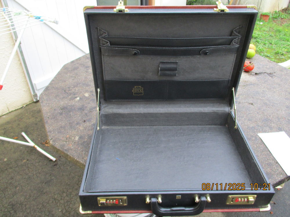 attach&eacute; case Maroquinerie