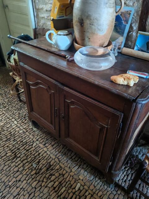 meubles très anciens. 1 Sarlat-la-Canéda (24)