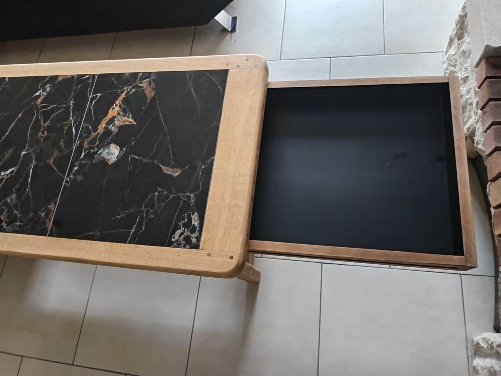 Table basse en ch&ecirc;ne avec un tiroir Meubles