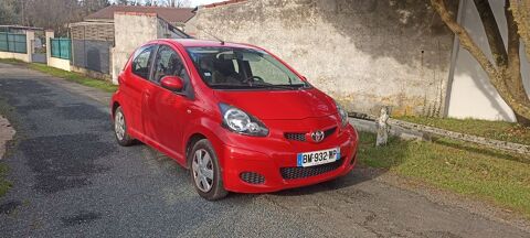 Toyota Aygo 1.0 VVT-i Confort 2011 occasion Ch&acirc;telaillon-Plage 17340