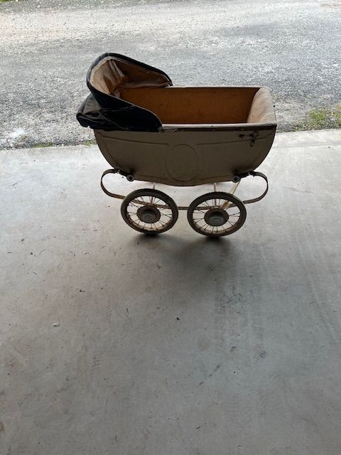 Landau poup�e ann�e 50 Vaux-sur-Mer (17)