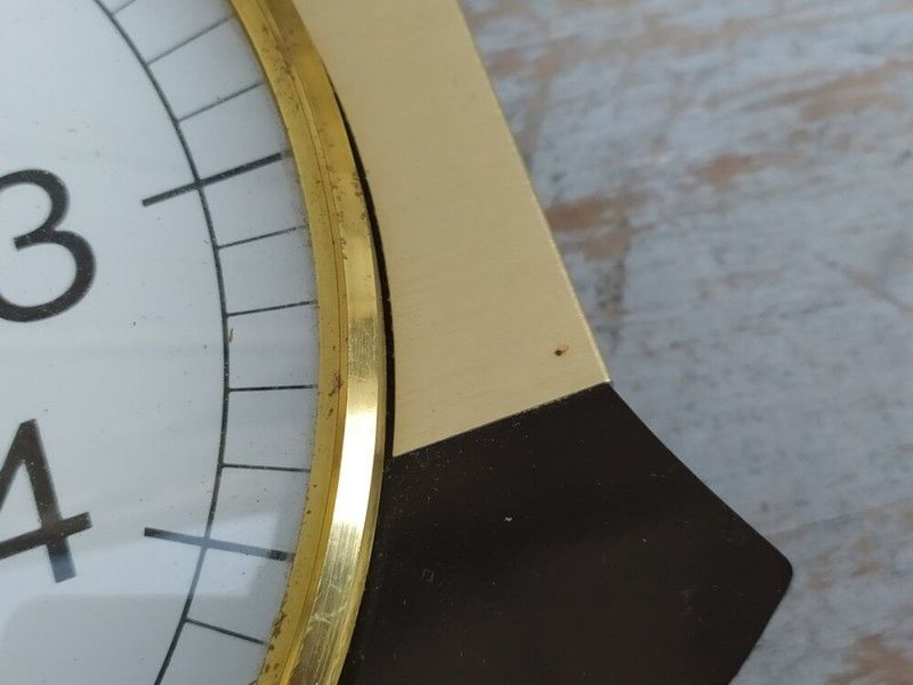 Pendule Murale Vintage Japy Formica Noir et Laiton

