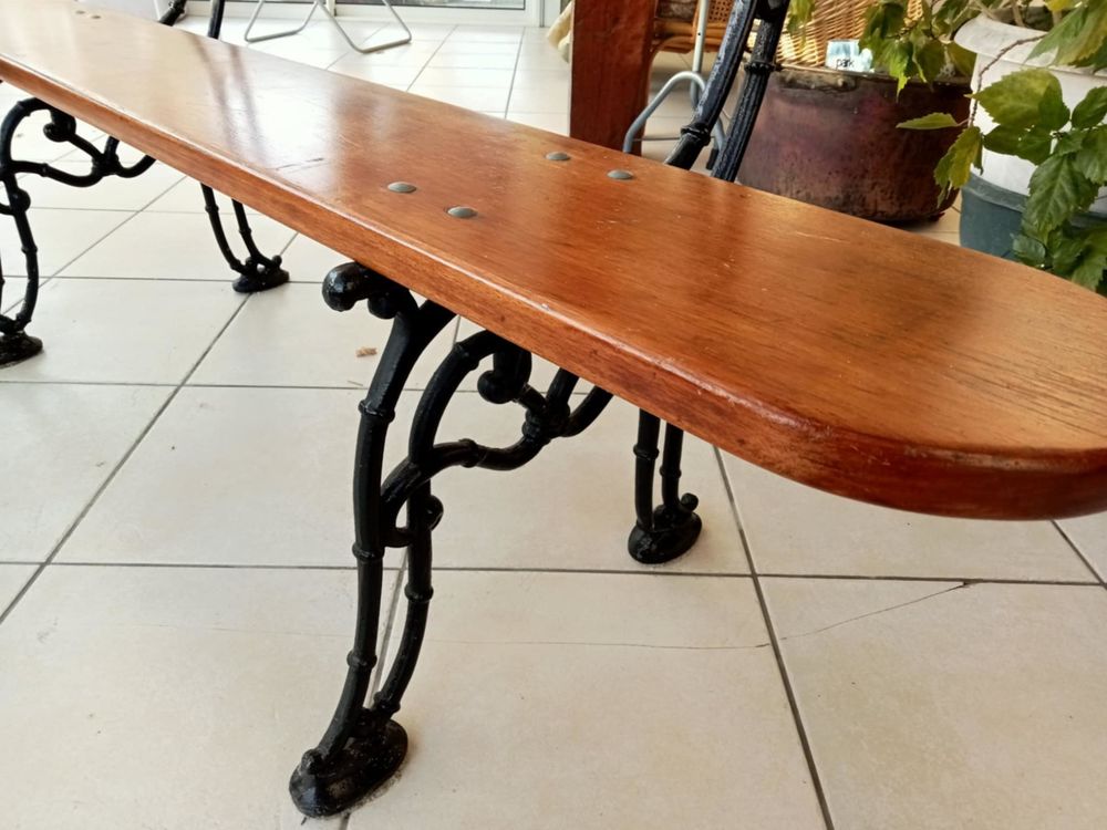 Salon de jardin 
Pieds en fonte Meubles