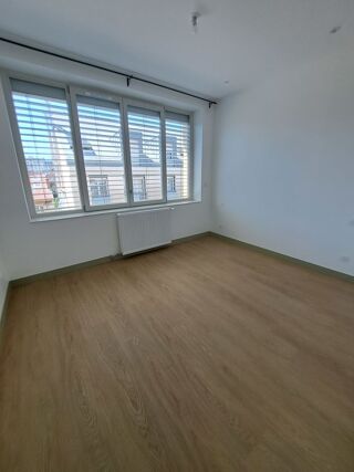  Appartement à louer 3 pièces 80 m²