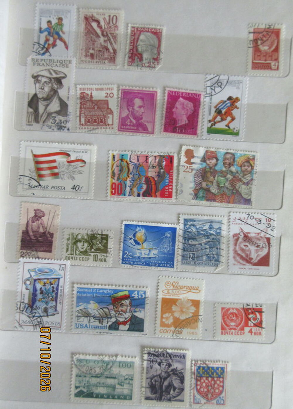 2 ALBUMS DE TIMBRES INCOMPLETS 