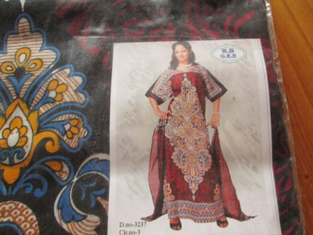 ROBE NEUVE Vêtements