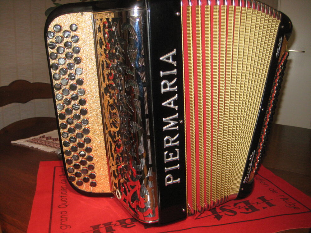 Accord&eacute;on PIERMARIA, 120 basses, montage MIDI. Instruments de musique