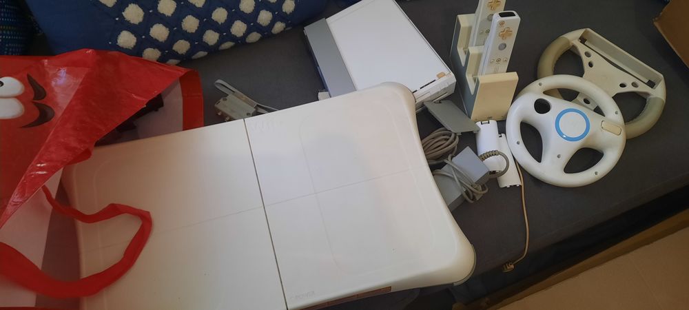 Wii blanche avec accessoires DVD et blu-ray