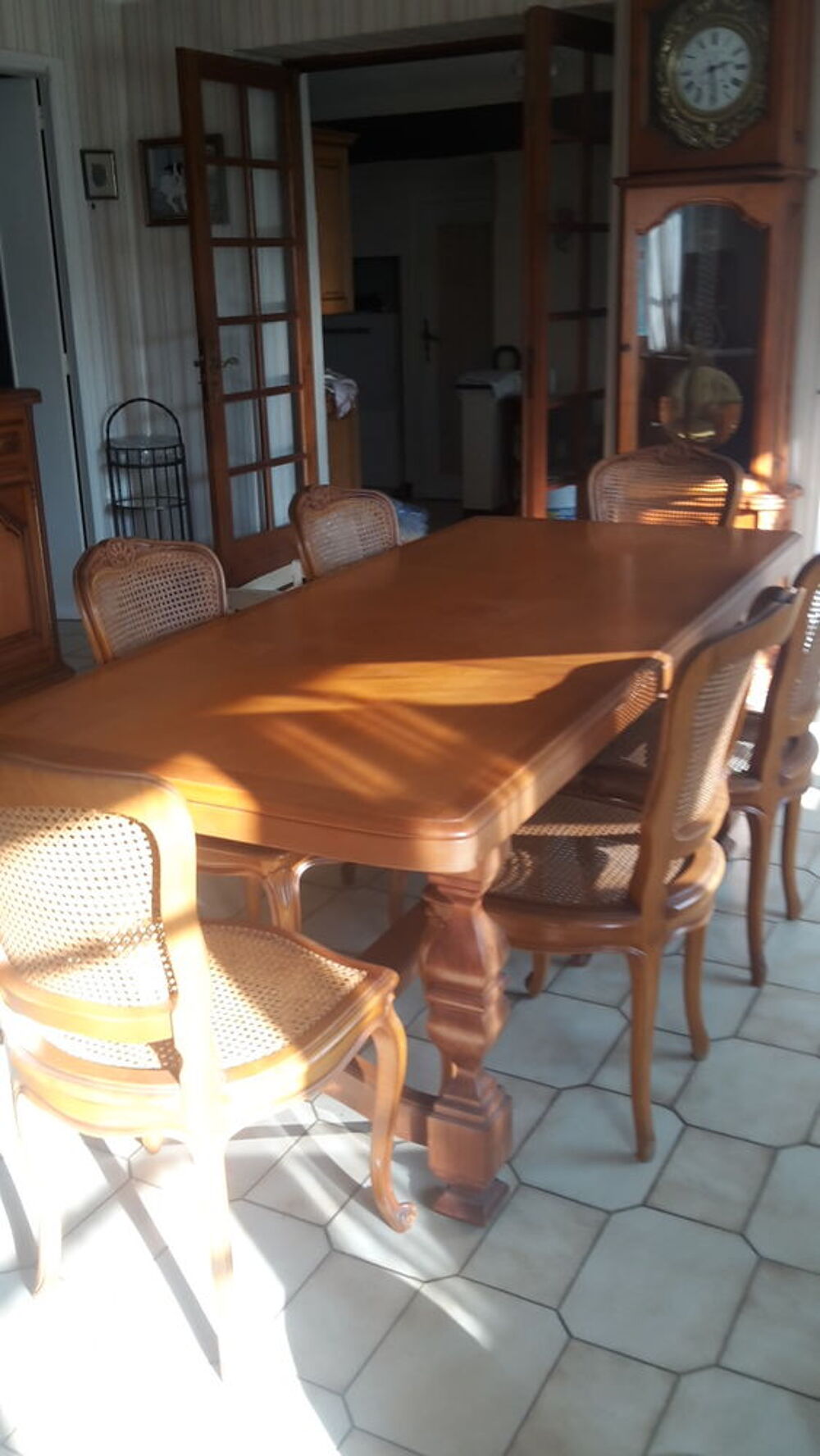 TABLE EN MERISIER MASSIF Meubles