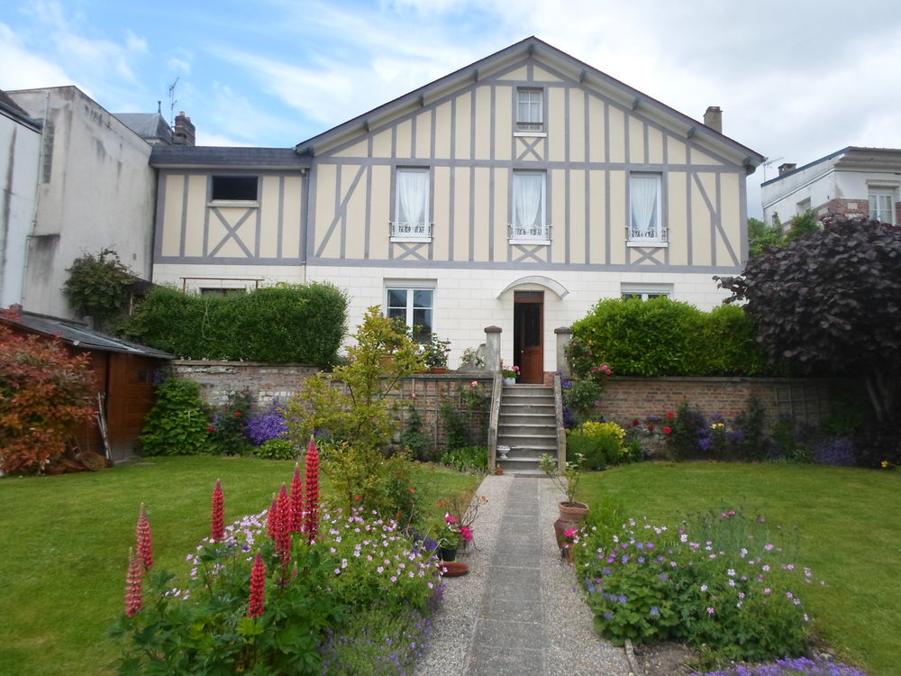 Vente Maison maison individuelle  centre ville sur terrain 400 m2 Caudebec-en-caux