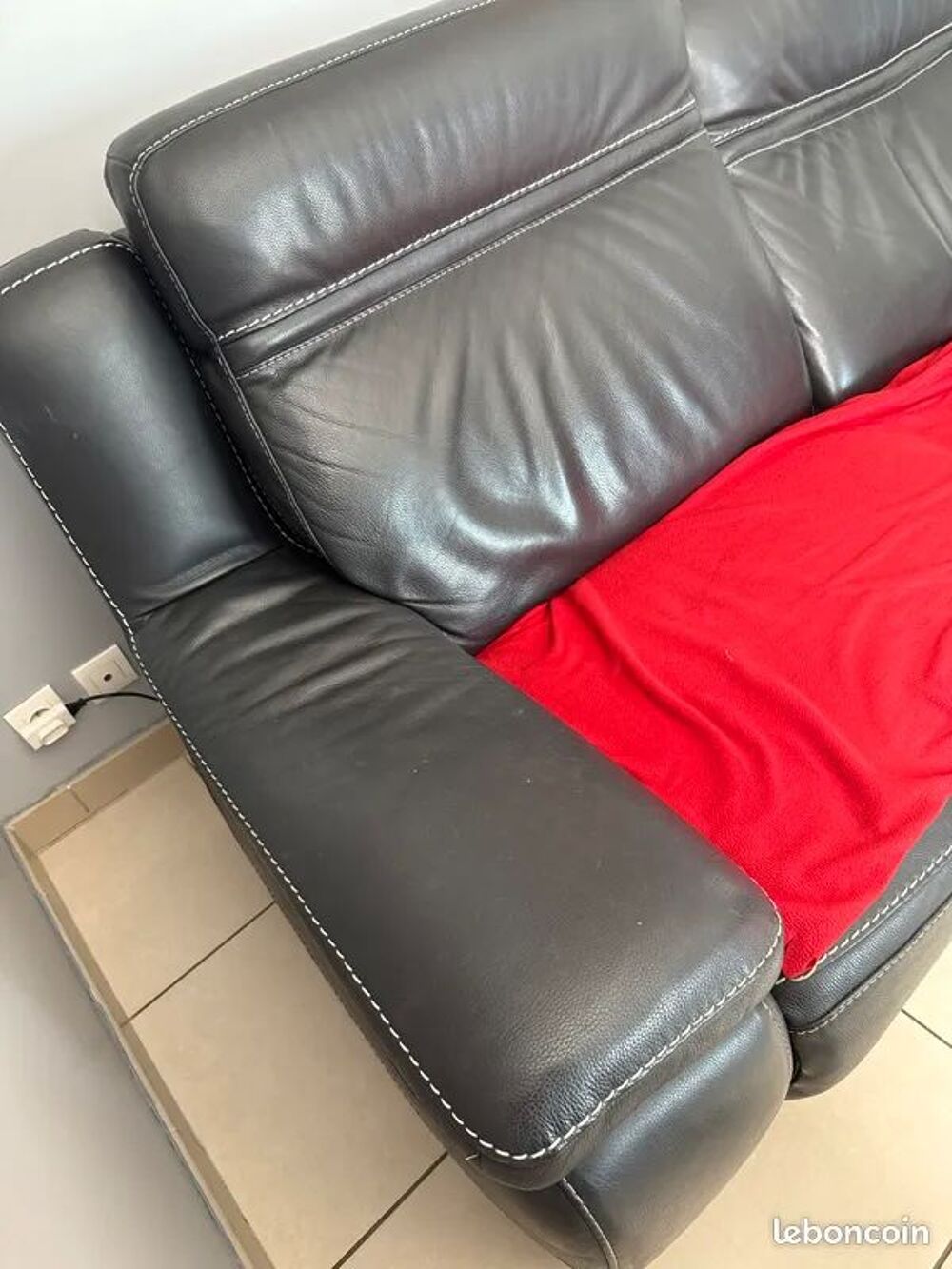 2 canap&eacute;s cuir Meubles