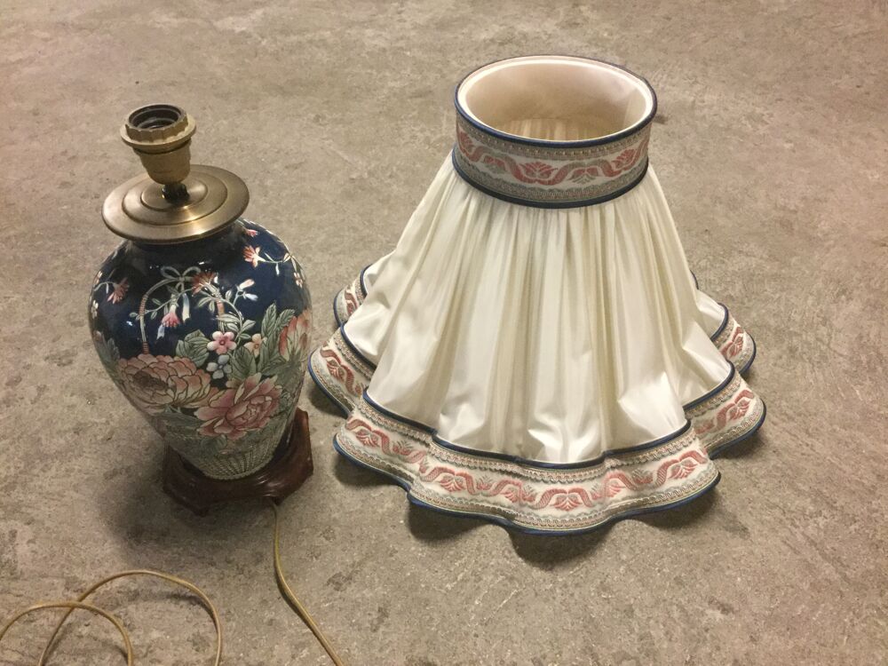 LAMPE DE STYLE Décoration