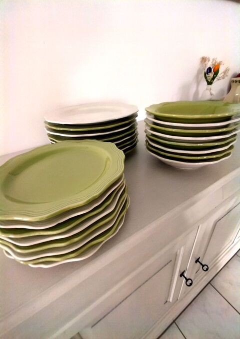 Service de table 24 assiettes 25 Saint-Ouen-d'Aunis (17)