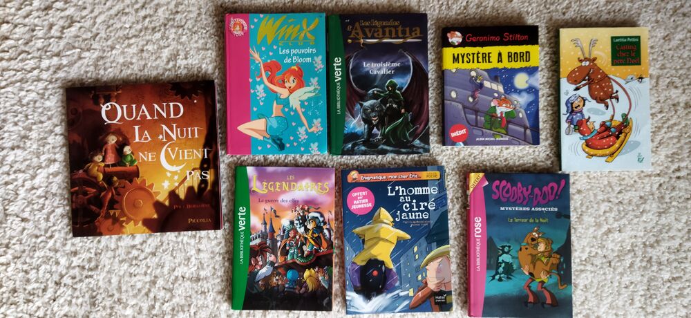 LOT DE 8 LIVRES DIVERS Livres et BD