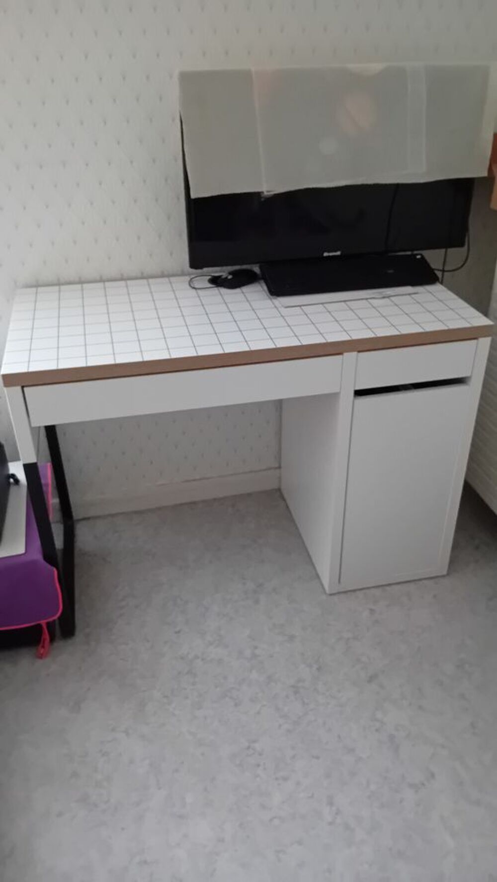 Bureau informatique 2 tiroirs et une porte c&ocirc;t&eacute; droit. Meubles