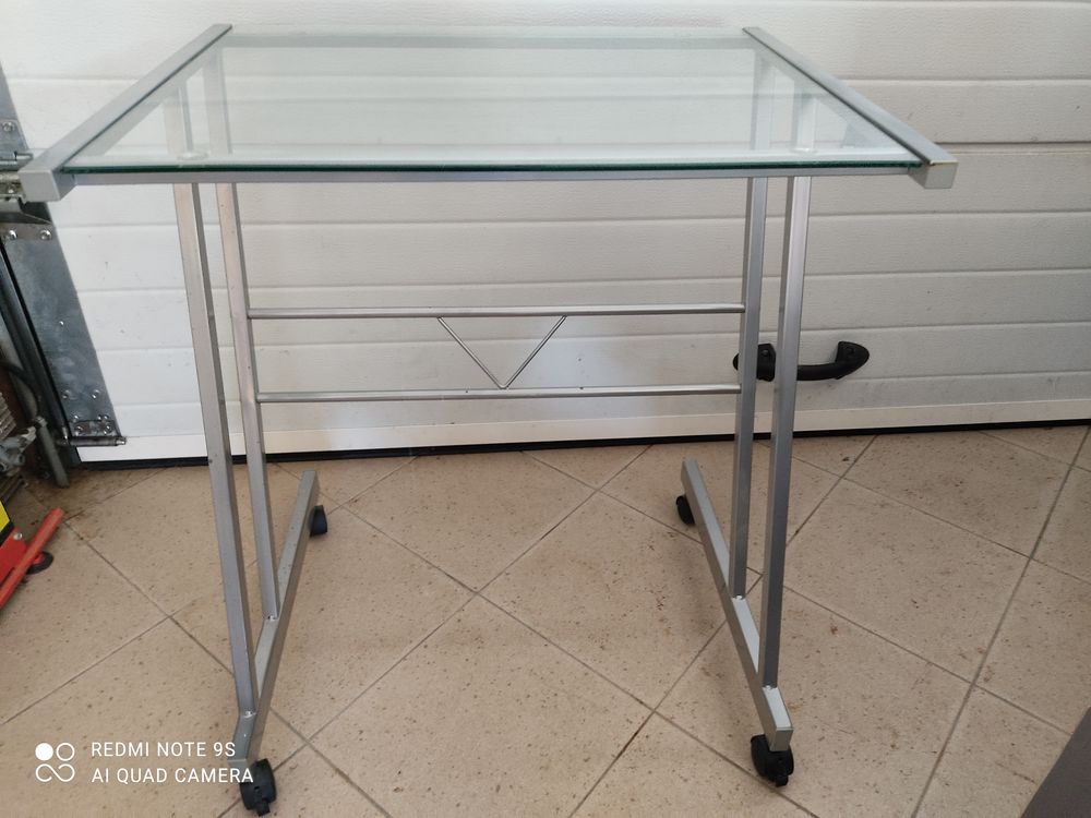 Petite table ordinateur o&ugrave; autre
Meubles