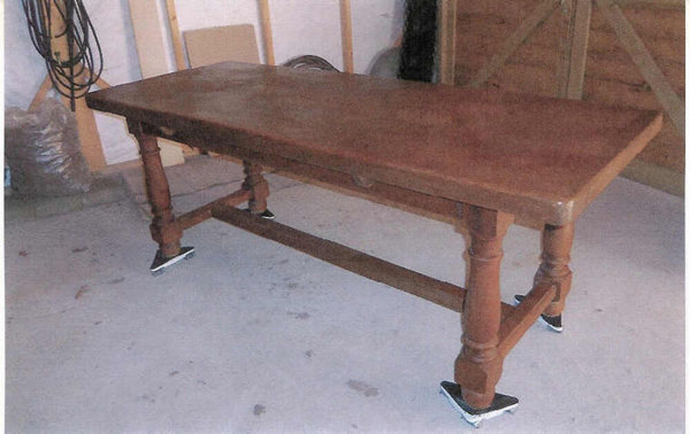 table ch&egrave;ne fonc&eacute; massif + 6 chaises paill&eacute;es Meubles