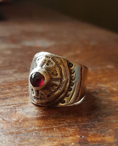 Superbe anneau replique medievale, argent et grenat 120 Pierre-Bnite (69)