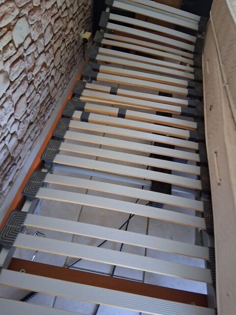 Lit 70x190cm  avec sommier à  pied et matelas  parfait état Ardentes (36)