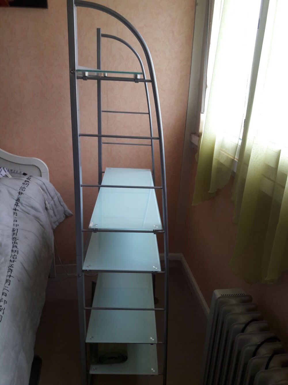 &Eacute;tag&egrave;re modulable en verre tremp&eacute;, structure m&eacute;tal Meubles