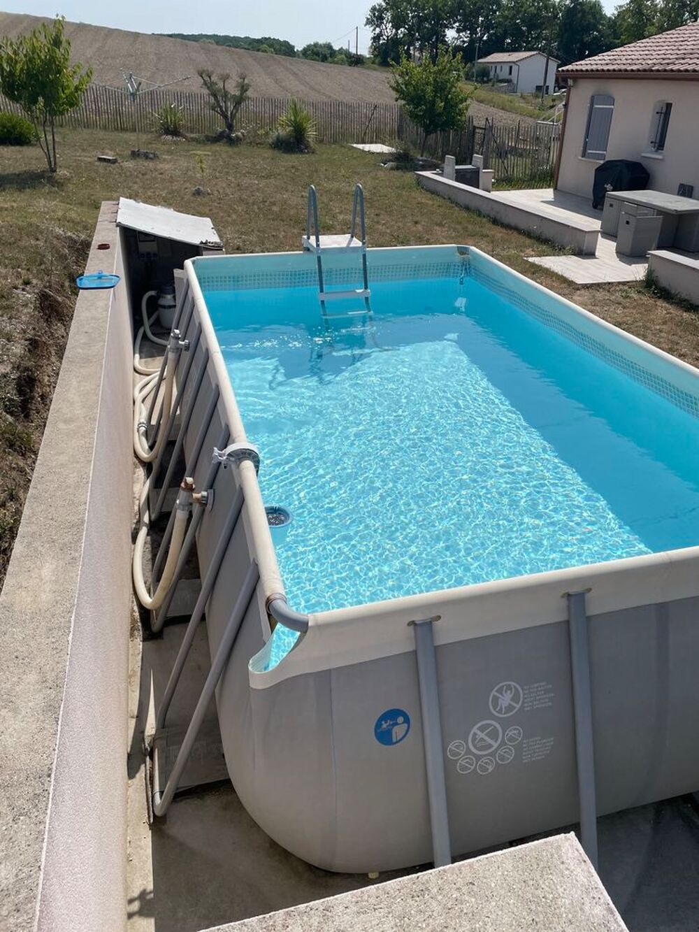 piscine intex tubulaire. Jardin