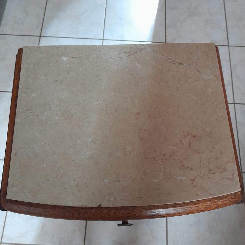 table de chevet ancienne . Meubles