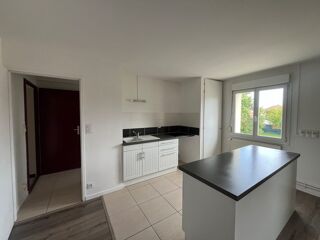  Appartement à louer 4 pièces 86 m²