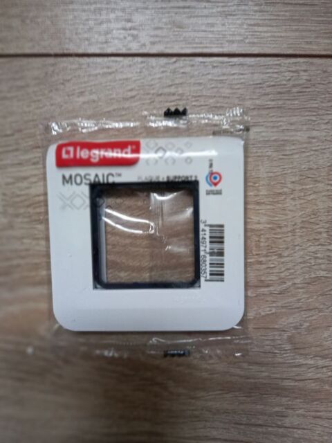 Plaque support mosaic 2x2 blanc marque Legrand 6 Villiers (86)