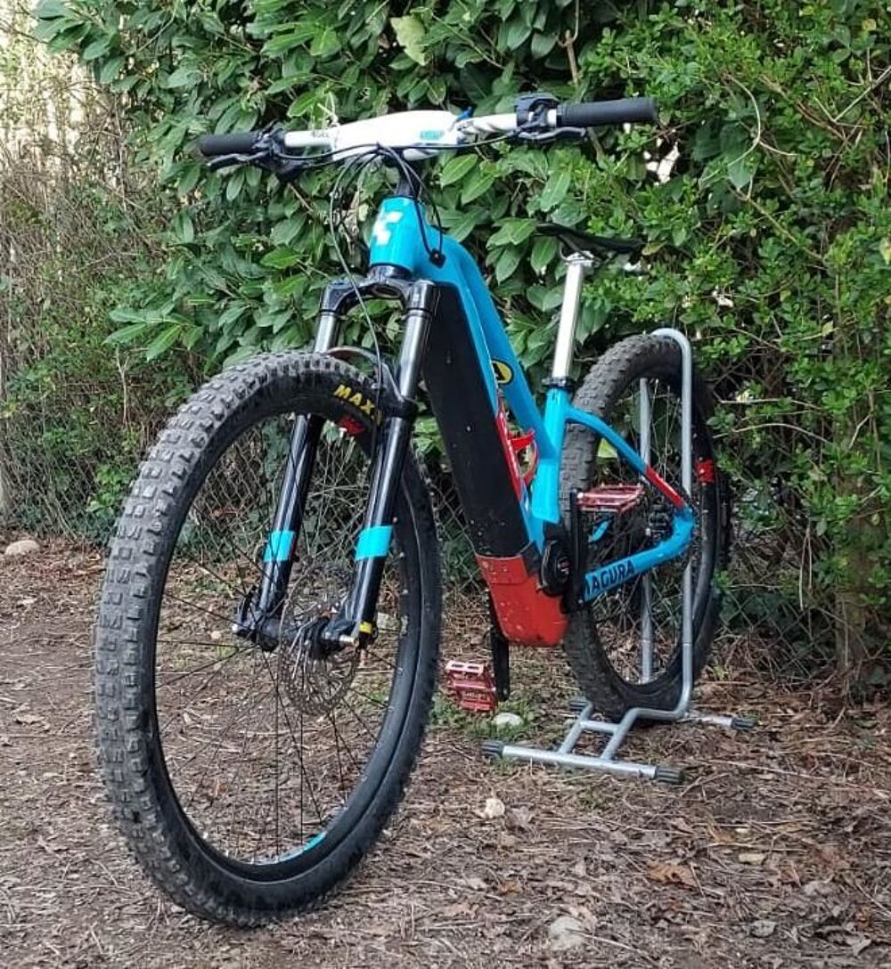 VTT Electrique Bleu et Rouge Vlos