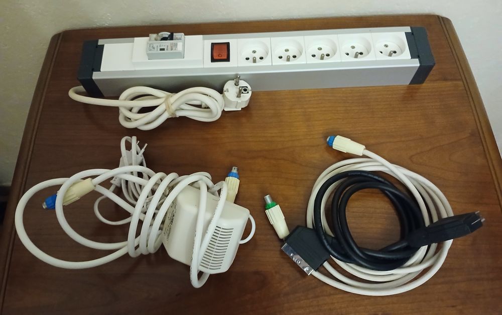 Lot magn&eacute;toscope + lecteur DVD + accessoires branchement Audio et hifi