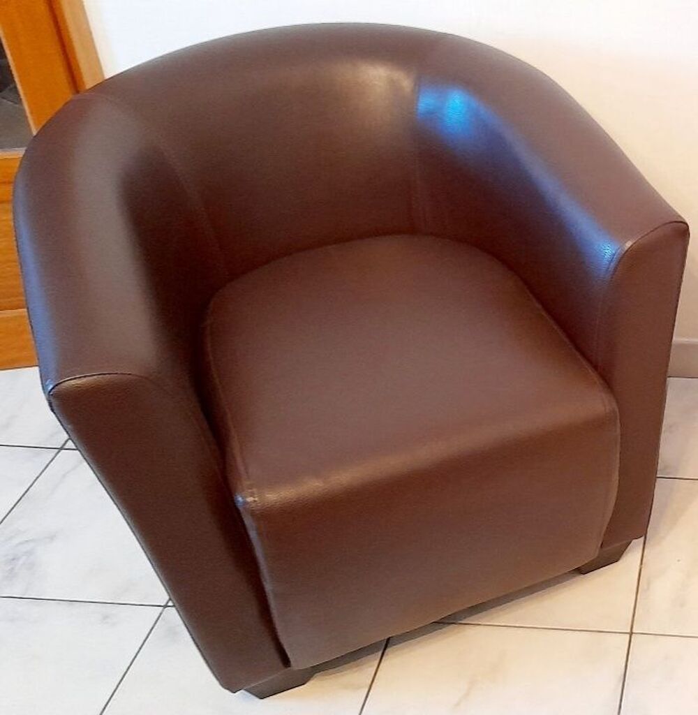 Fauteuil cabriolet couleur weng&eacute; de Maison du Monde Meubles