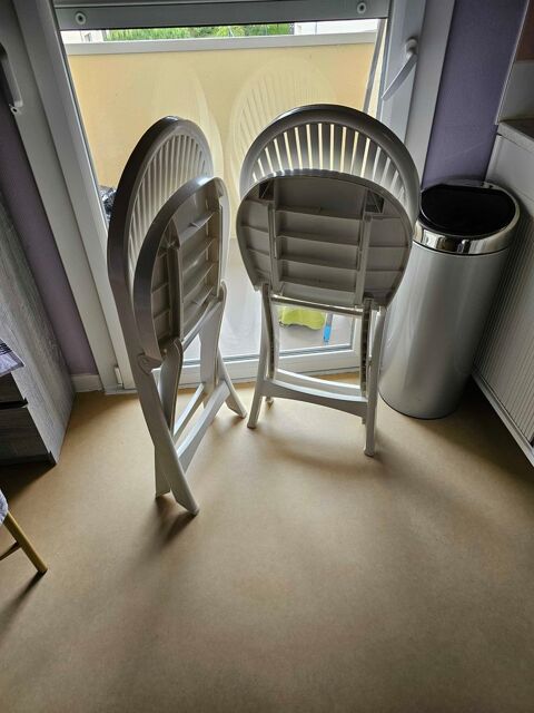 table ronde avec deux chaises 60 Morhange (57)