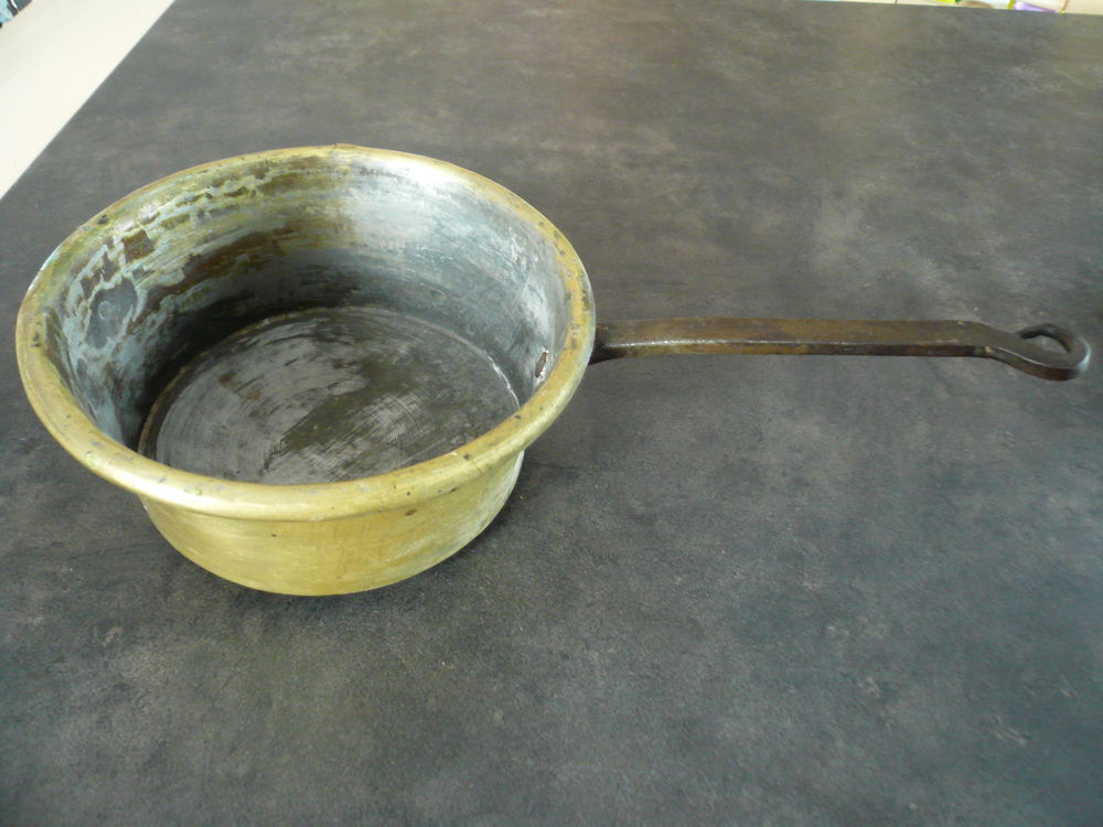 Ancienne casserole cuivre jaune et fer forg&eacute; Dcoration