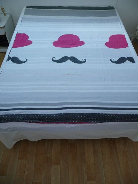 Housse de couette réversible chapeaux & moustaches + 1 taie  20 Celles-sur-Belle (79)