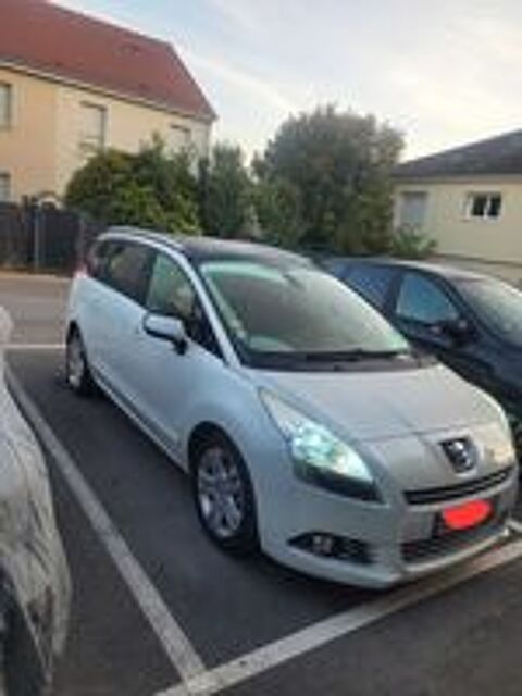 5008 1.6 HDi 112ch FAP BVM6 Allure 7pl 2011 occasion 10000 Troyes