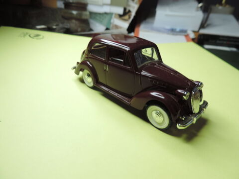 NOREV - SIMCA 8 (moteur 1200).  Echelle : 1/43 �me. 10 Albi (81)