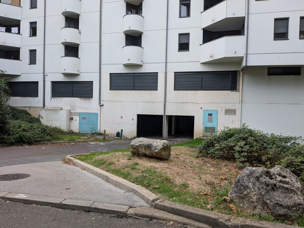 Location Parking/Garage d'une place de parking souterraine Besançon