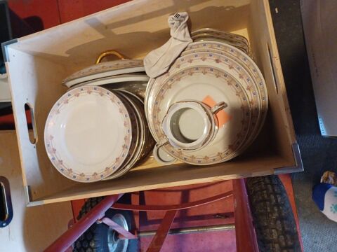 un lot de vaisselle 100 Saumur (49)